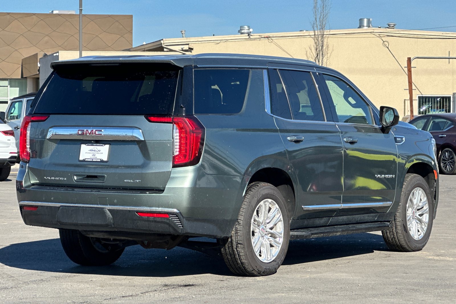 Used 2023 GMC Yukon SLT AWD/4WD image 4
