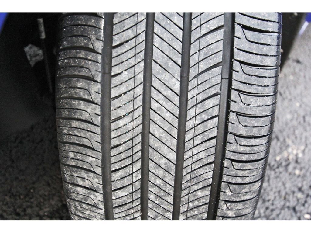 Used 2025 Hyundai Elantra SEL image 32