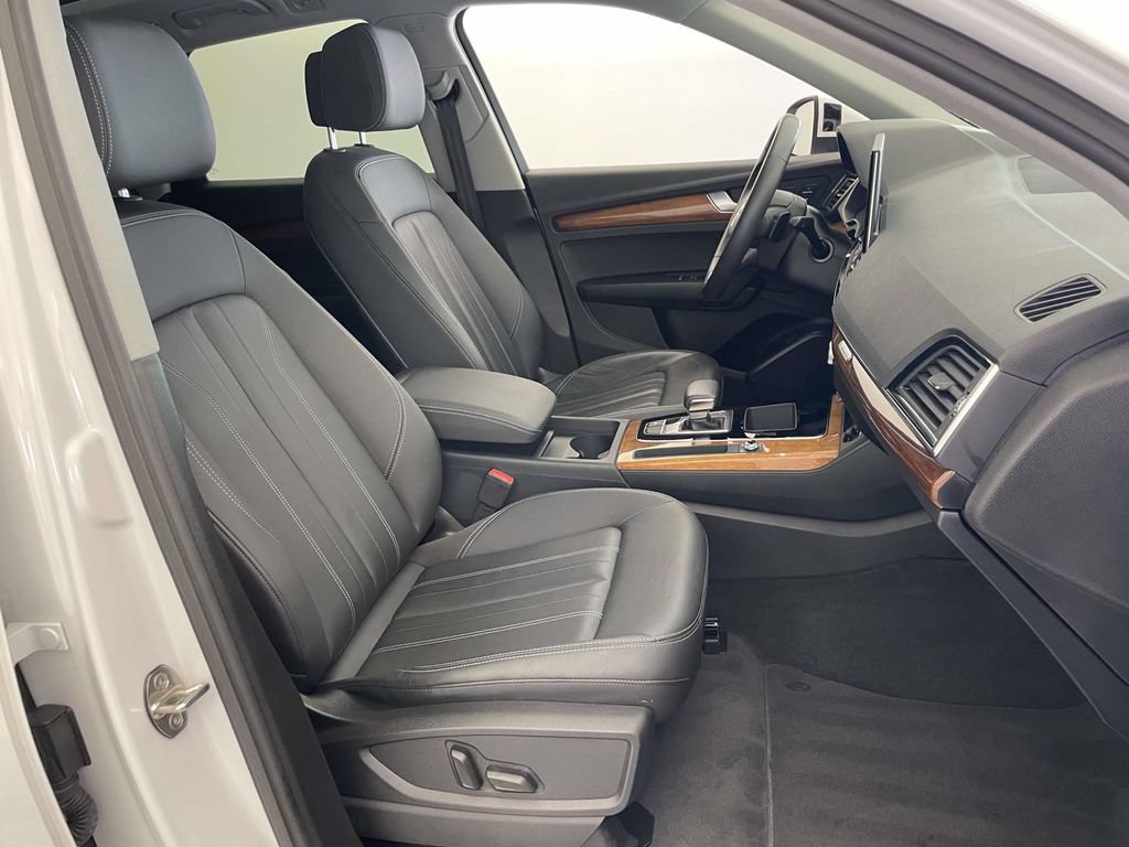 Used 2023 Audi Q5 2.0T Premium w/ Convenience Package AWD/4WD image 22