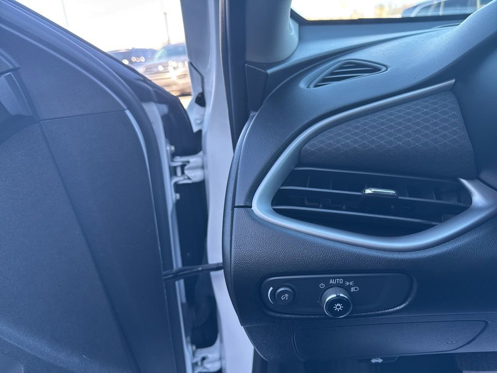 Used 2023 Chevrolet Malibu LT image 12