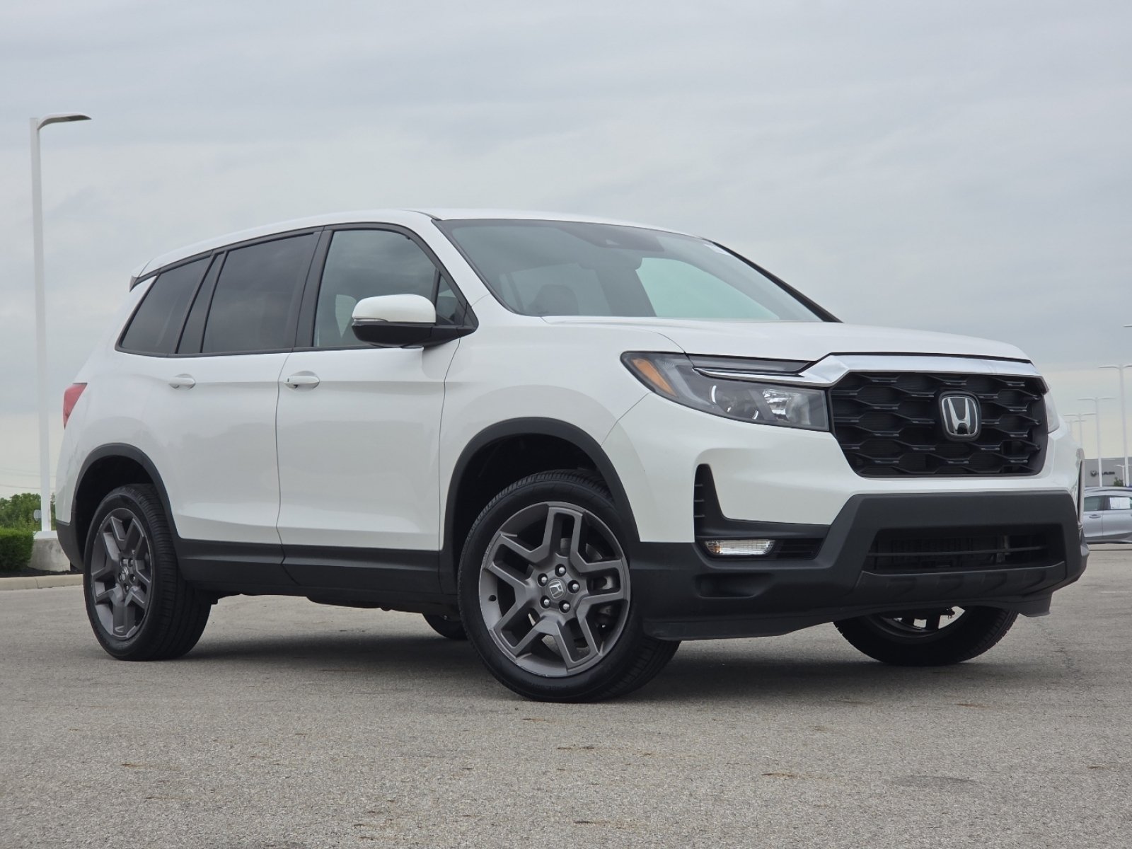 Used 2023 Honda Passport EX-L image 2