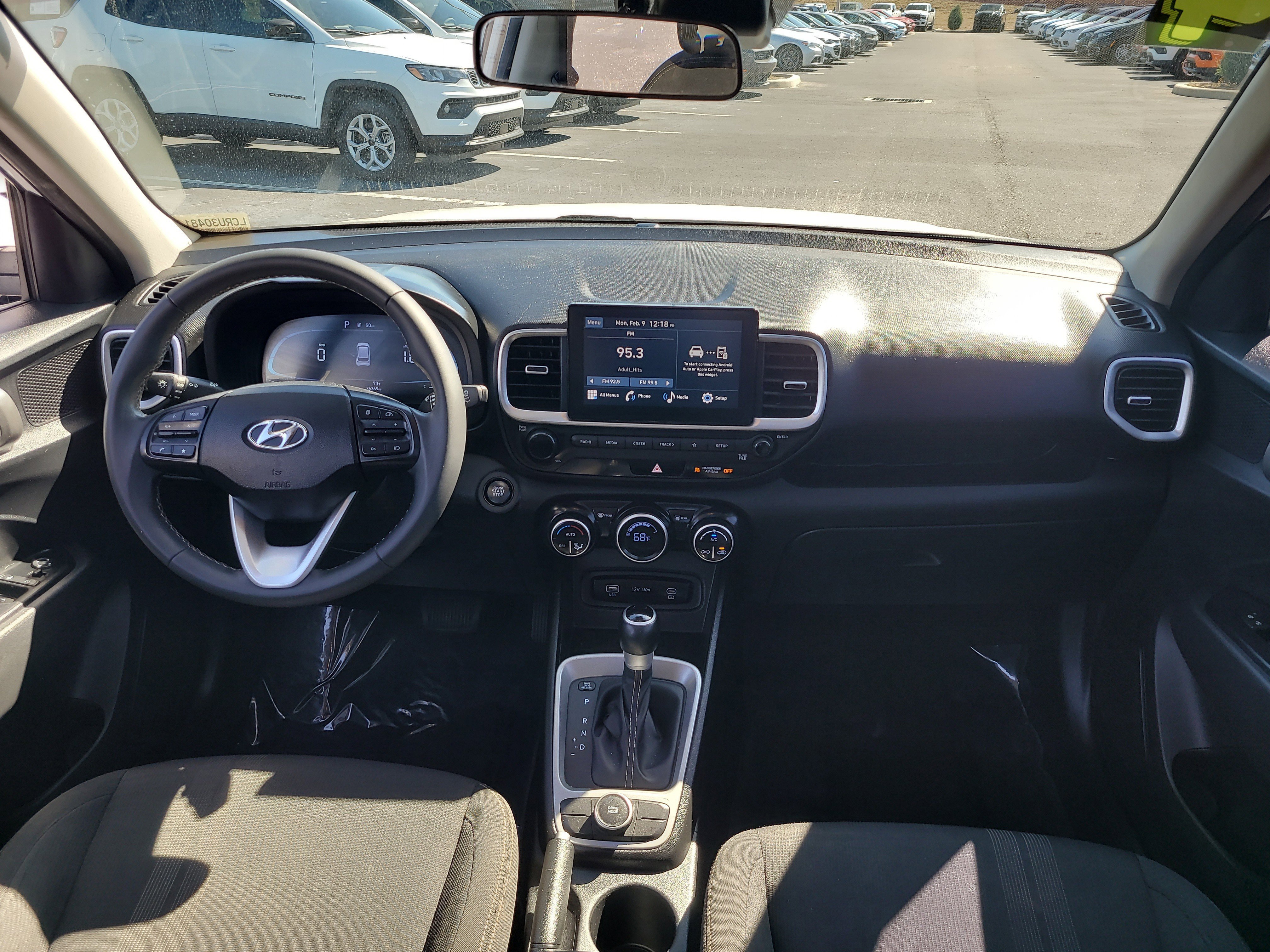 Used 2024 Hyundai Venue SEL image 13