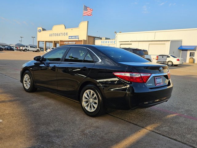 Used 2016 Toyota Camry LE image 9