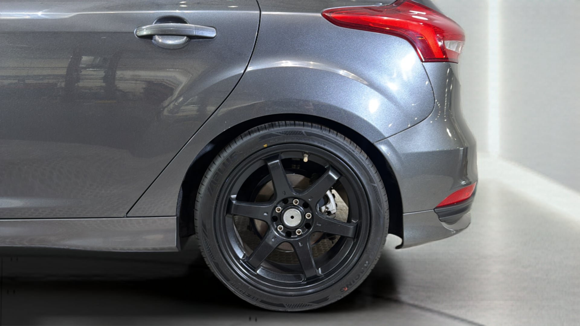 Used 2017 Ford Focus ST FWD image 37