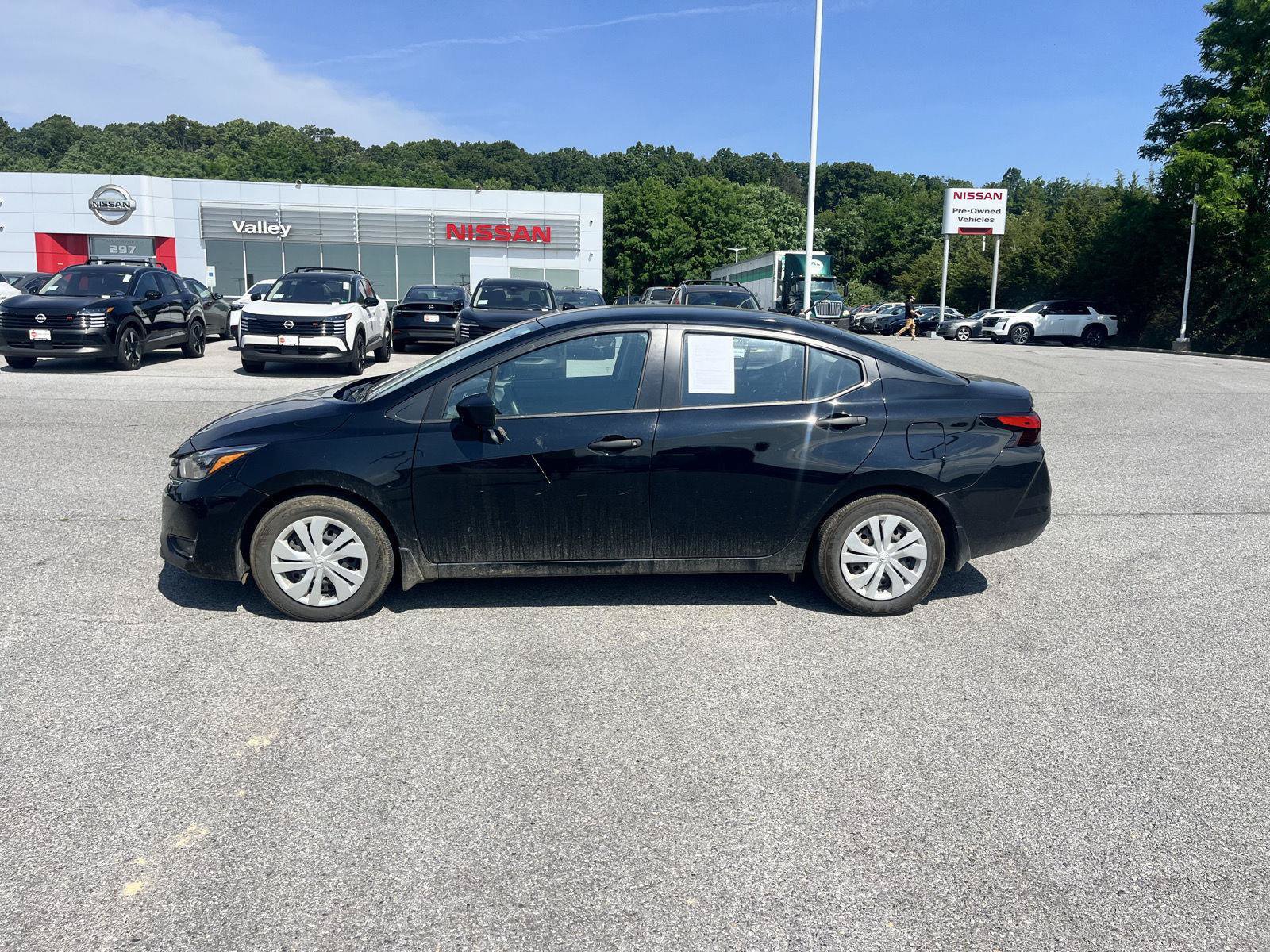 Used 2025 Nissan Versa S w/ Trunk Package FWD image 4