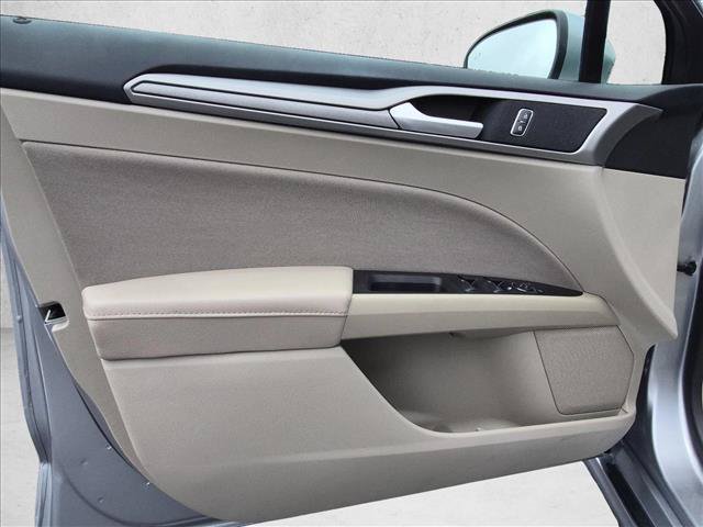 Used 2020 Ford Fusion SE FWD image 26