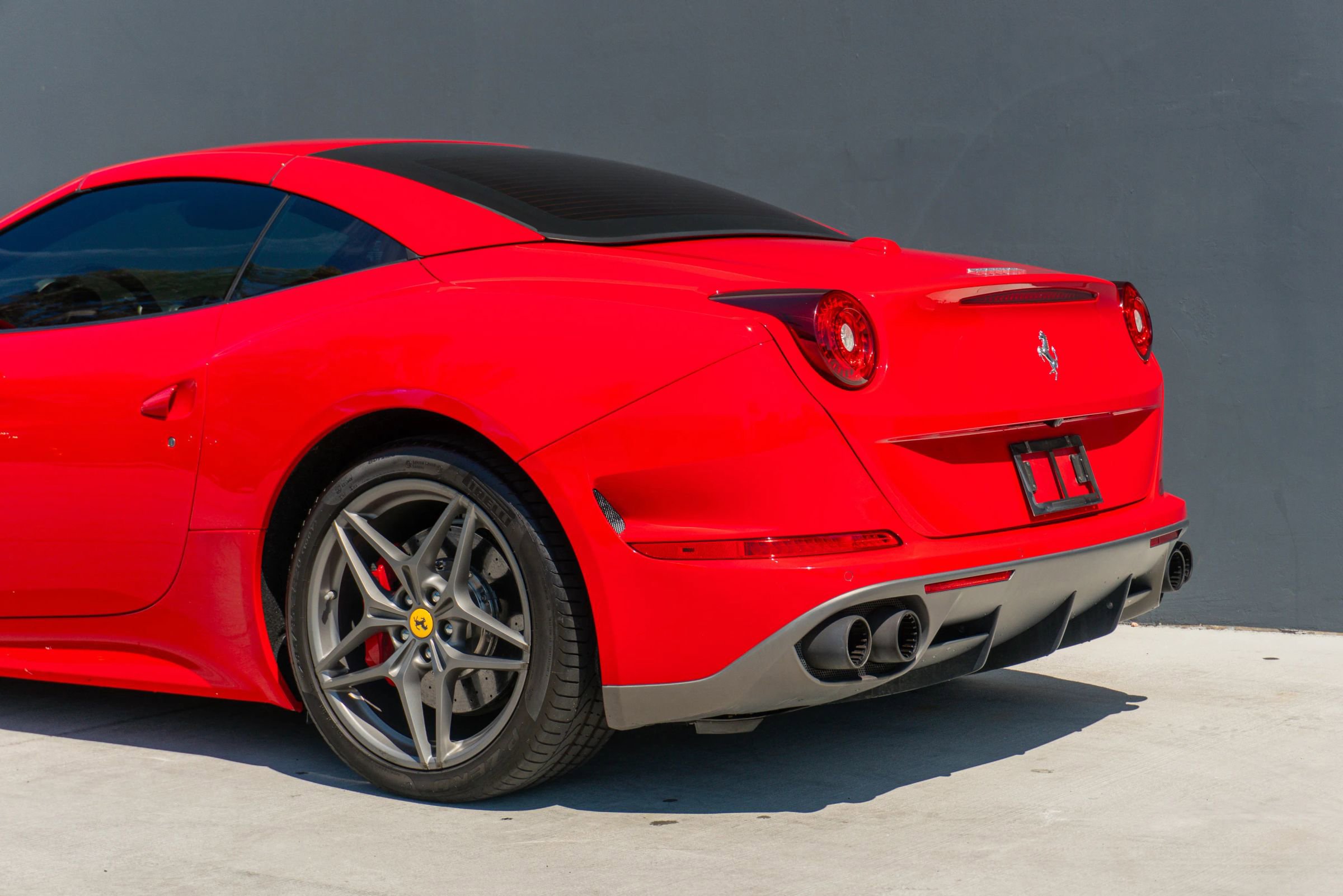 Used 2017 Ferrari California T image 23