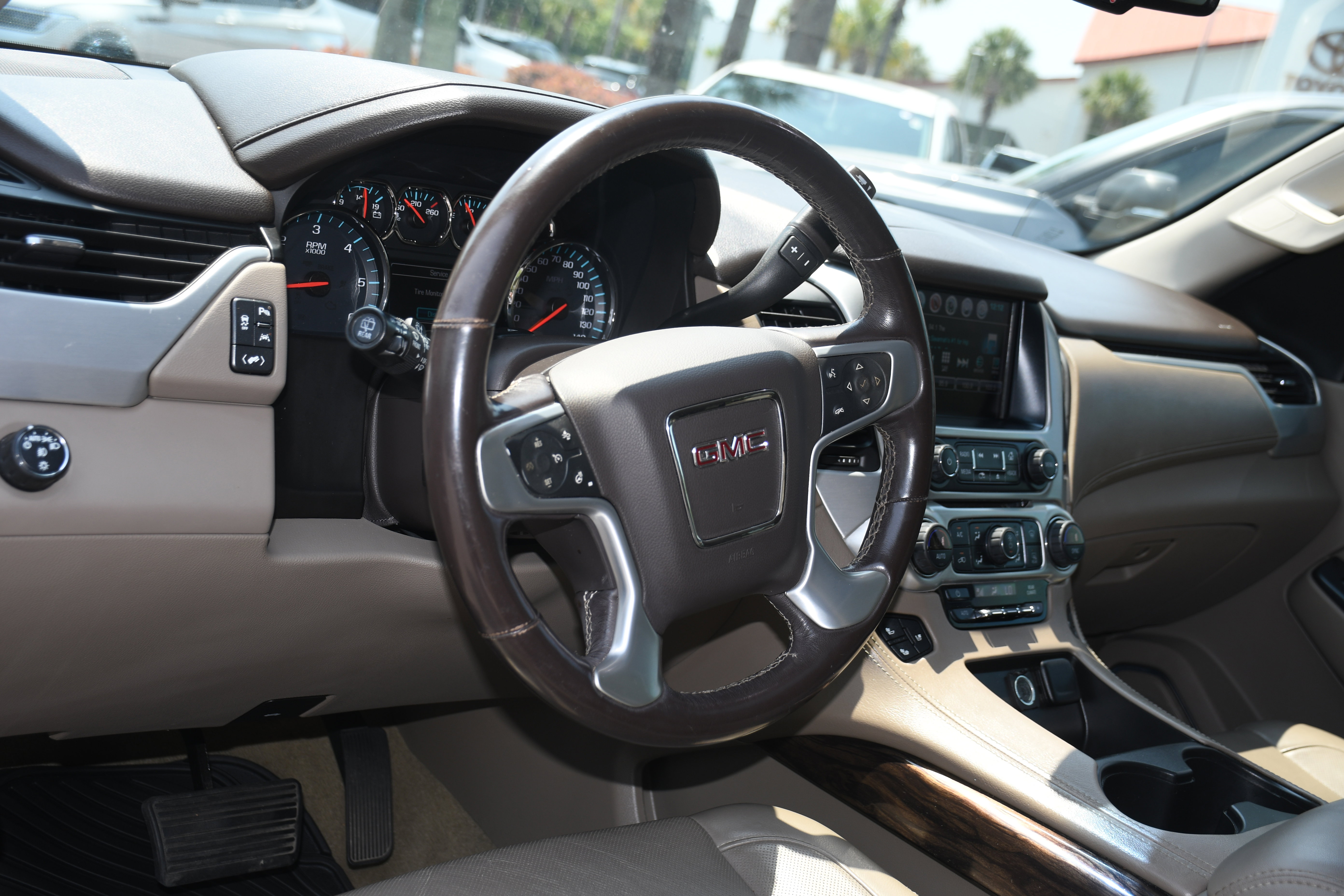 Used 2018 GMC Yukon SLT w/ Open Road Package RWD image 9