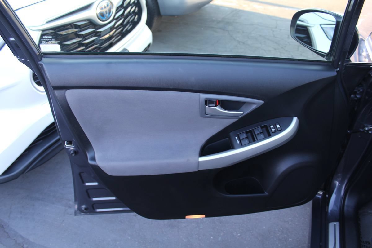 Used 2015 Toyota Prius Prime Plug-In Hybrid FWD image 16