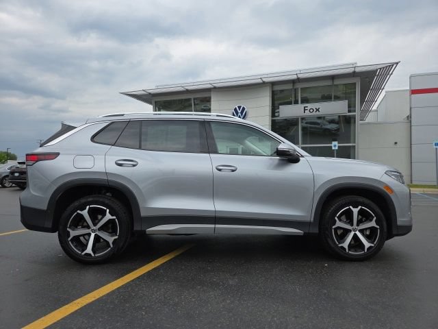 Used 2025 Volkswagen Tiguan SE AWD/4WD image 8