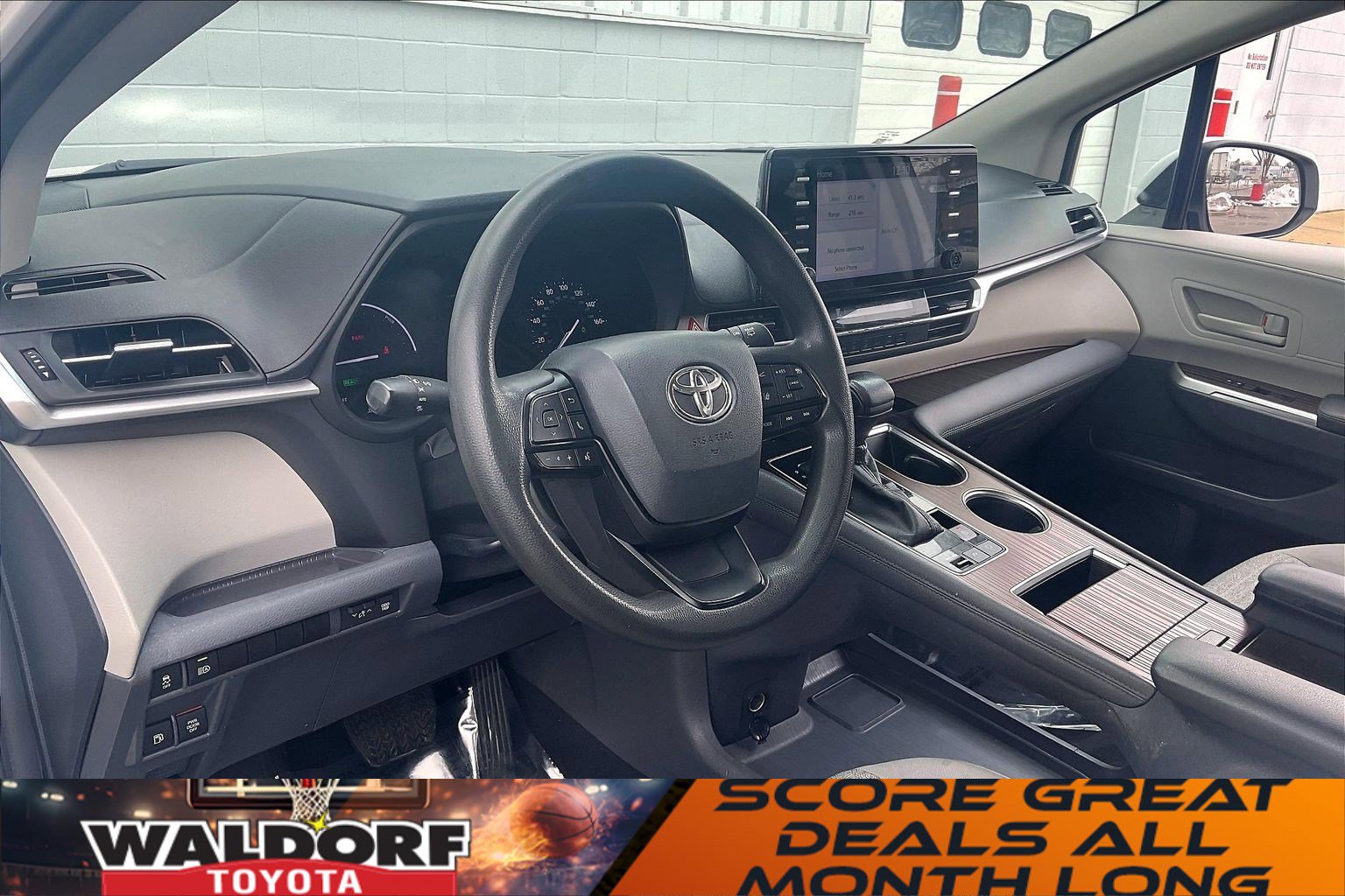 Used 2023 Toyota Sienna LE w/ LE Plus Package image 18