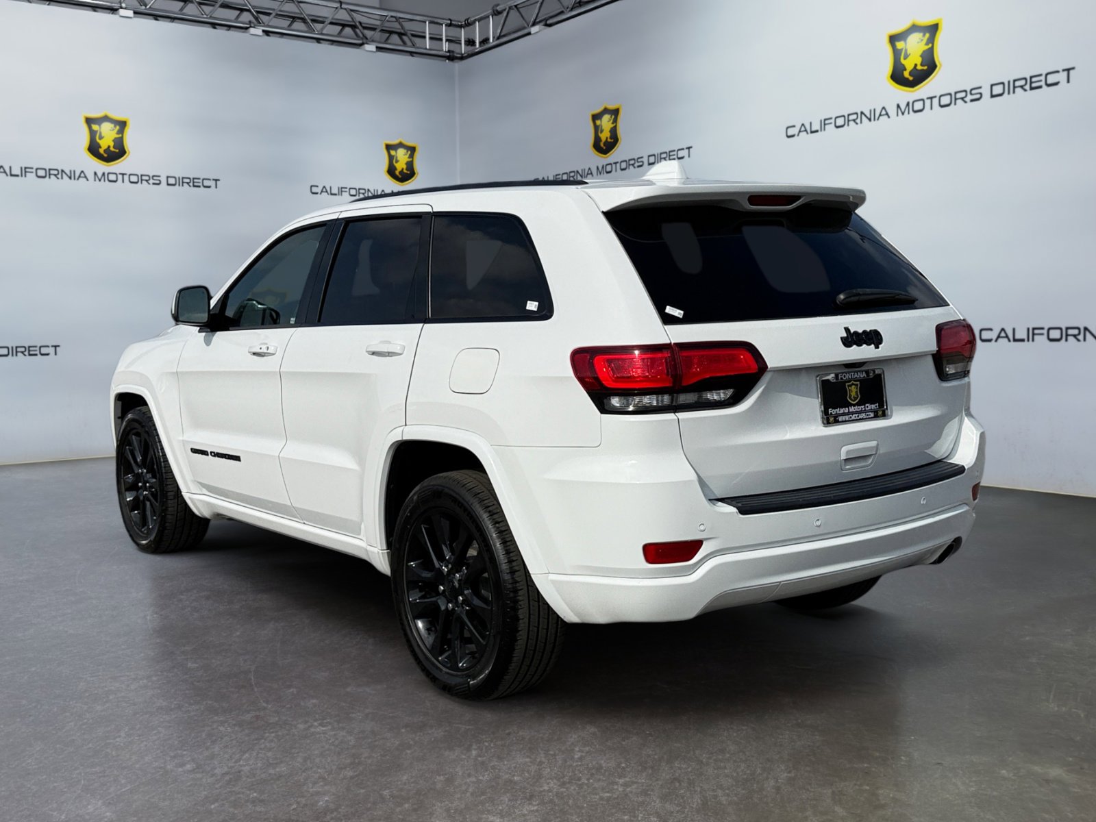 Used 2019 Jeep Grand Cherokee Altitude image 3