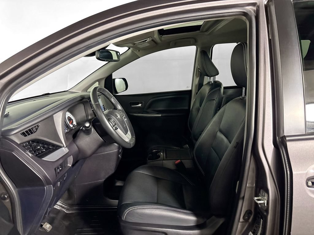 Used 2020 Toyota Sienna SE w/ SE Preferred Package AWD/4WD image 11