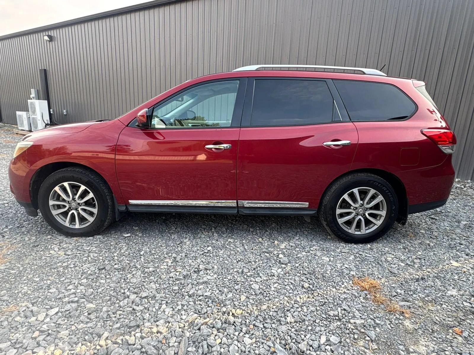 Used 2016 Nissan Pathfinder SL w/ SL Tech Package AWD/4WD image 8