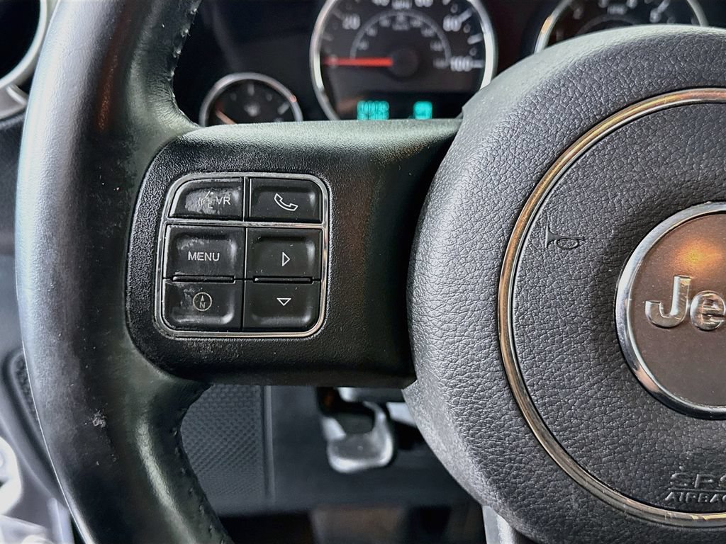 Used 2017 Jeep Wrangler Unlimited Sahara w/ Connectivity Group AWD/4WD image 11