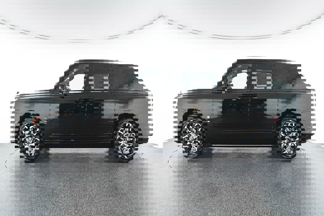 New 2025 Rolls-Royce Cullinan Black Badge image 25