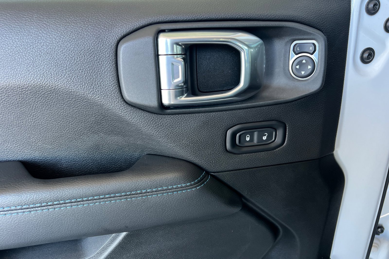 Used 2022 Jeep Wrangler Unlimited Rubicon 4xe w/ Steel Bumper Group image 11