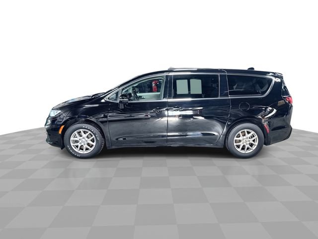 Used 2024 Chrysler Pacifica Touring-L FWD image 6