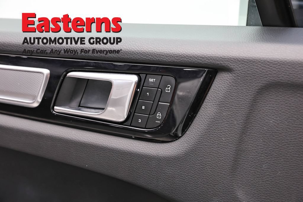 Used 2023 Porsche Cayenne Platinum Edition AWD/4WD image 23