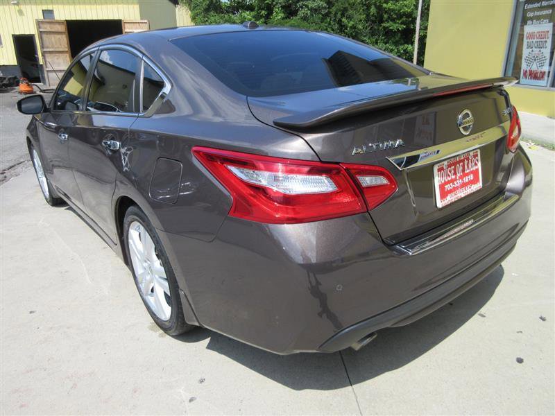 Used 2017 Nissan Altima 3.5 SL w/ 3.5SL Technology Package image 6