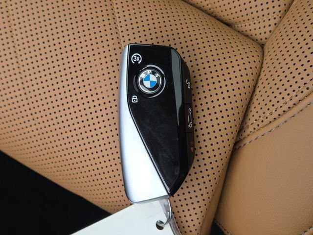 Used 2024 BMW X7 xDrive40i w/ Premium Package image 39