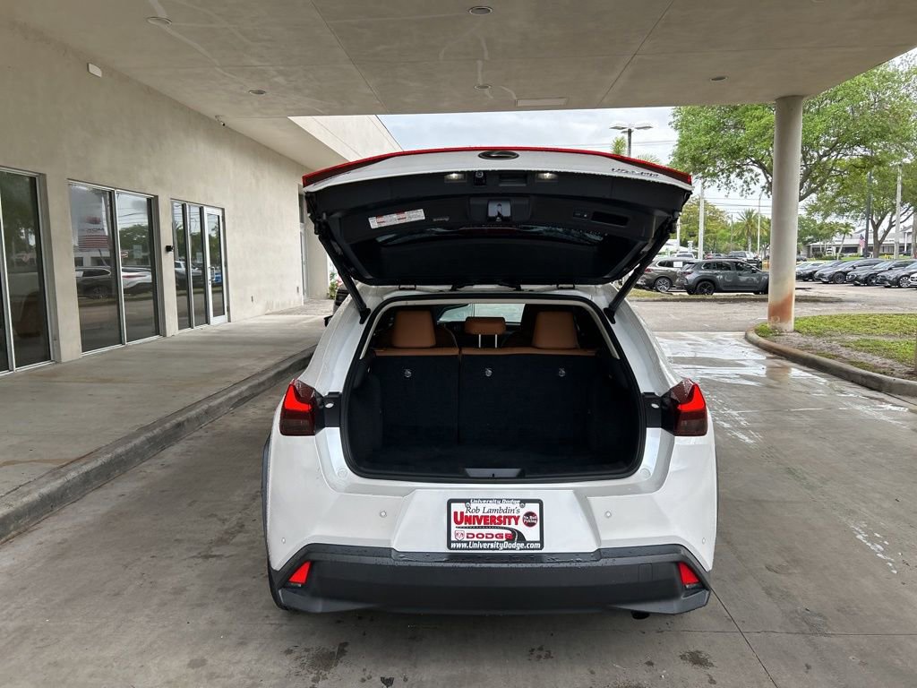 Used 2020 Lexus UX 200 w/ Premium Package image 31