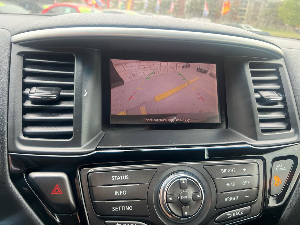 Used 2015 Nissan Pathfinder SV FWD image 33