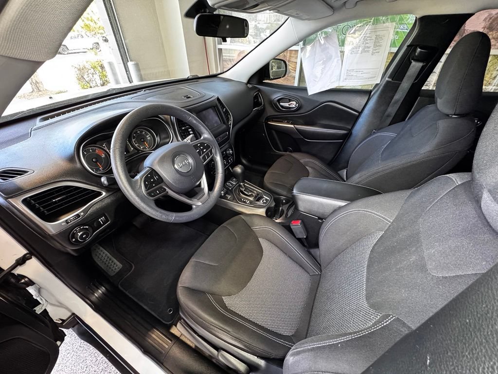 Used 2019 Jeep Cherokee Latitude w/ Popular Appearance Group AWD/4WD image 18