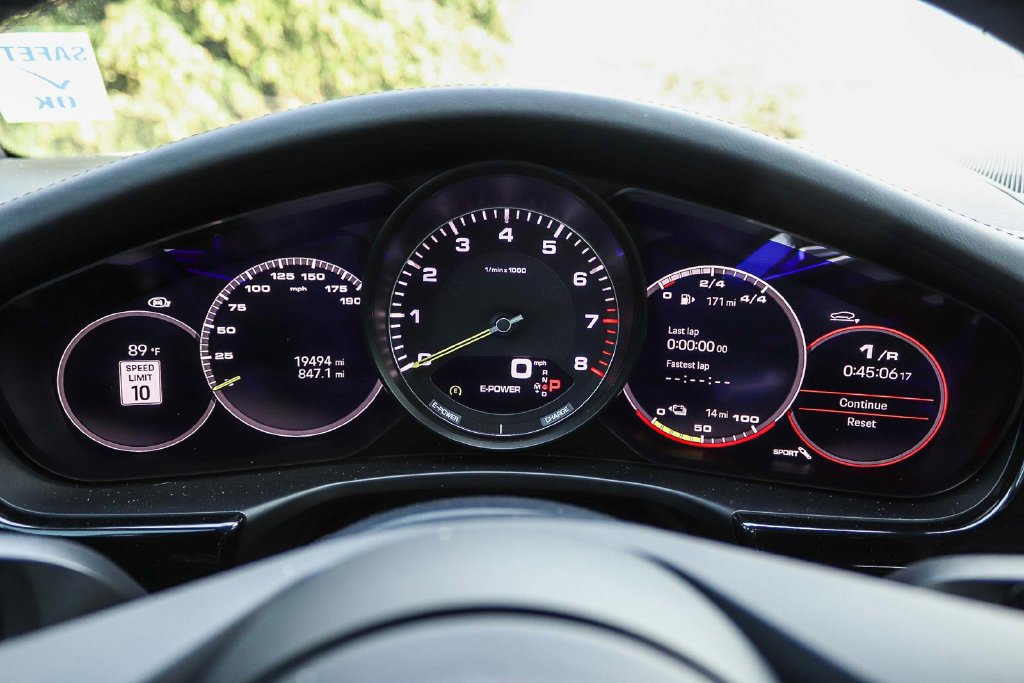 Used 2023 Porsche Panamera AWD/4WD image 26