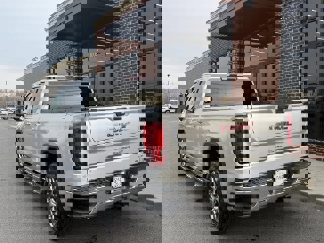 Used 2022 GMC Sierra 1500 SLT w/ SLT Premium Package image 4