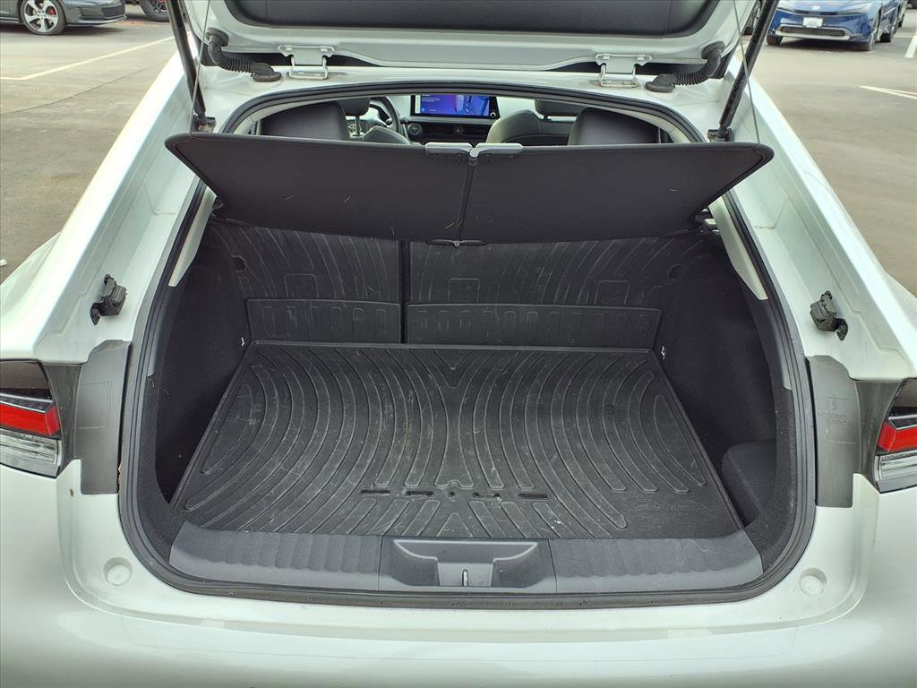 Used 2024 Toyota Prius XLE image 28