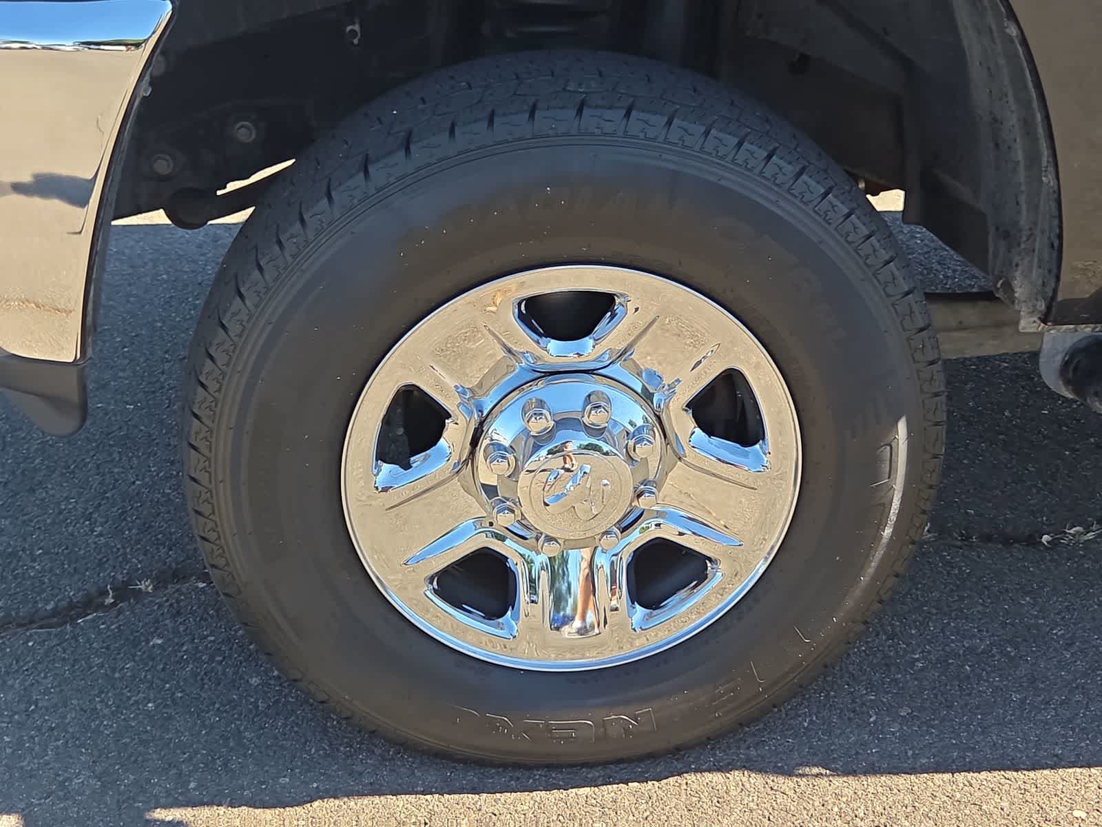 Used 2018 RAM 2500 ST AWD/4WD image 16