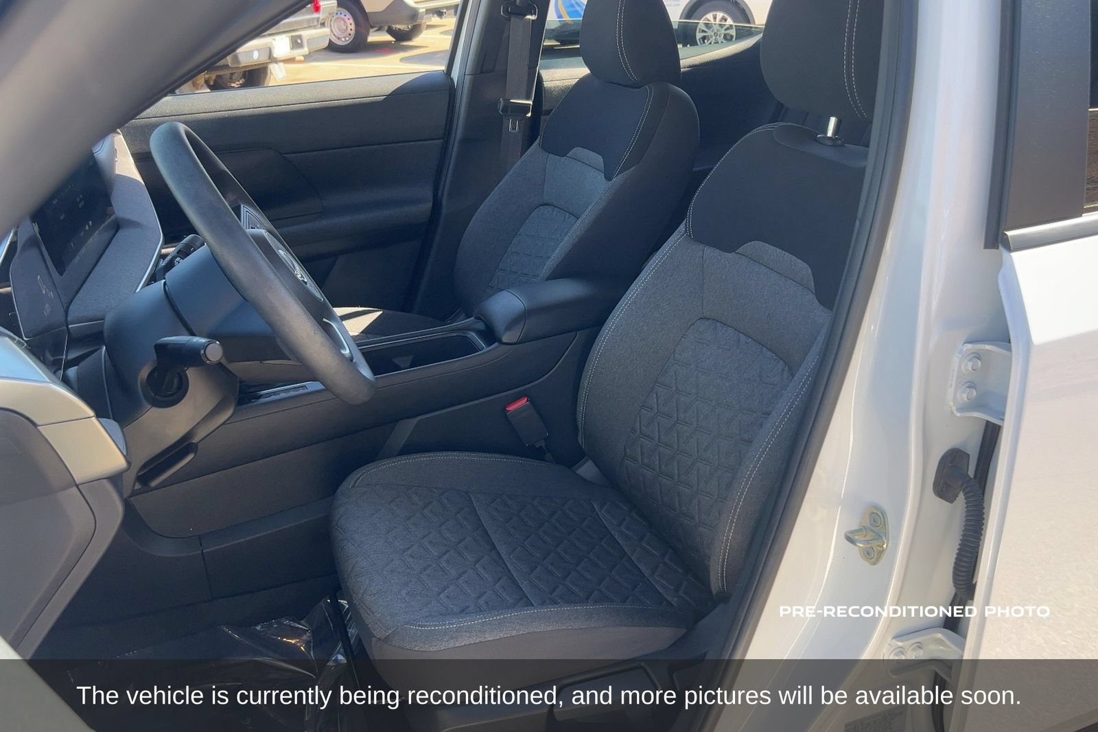 Used 2025 Nissan Kicks SV FWD image 11