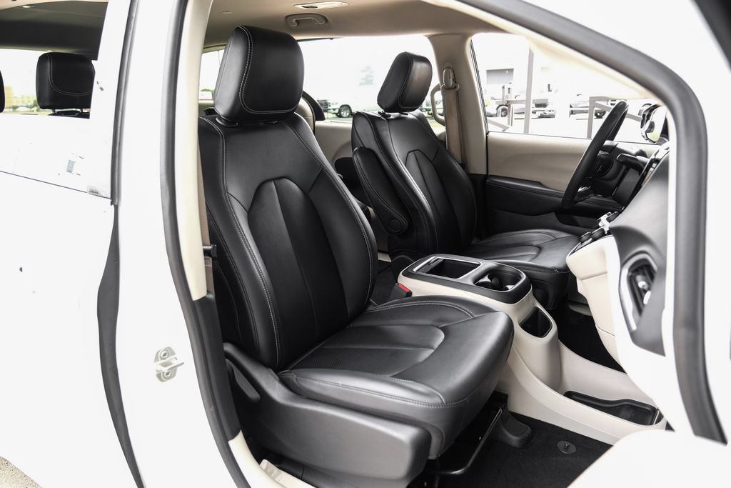 Used 2024 Chrysler Pacifica Touring-L FWD image 46