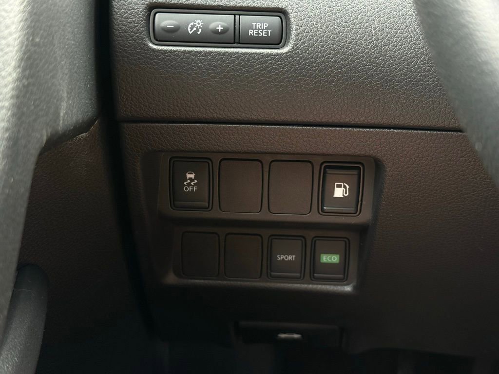 Used 2018 Nissan Rogue S image 25