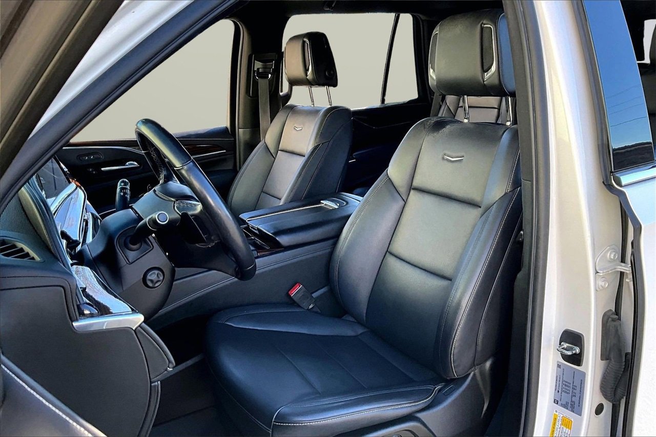 Used 2022 Cadillac Escalade Luxury image 21