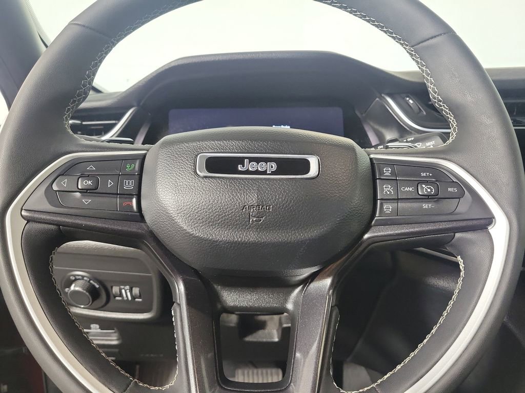Used 2023 Jeep Grand Cherokee Altitude RWD image 15