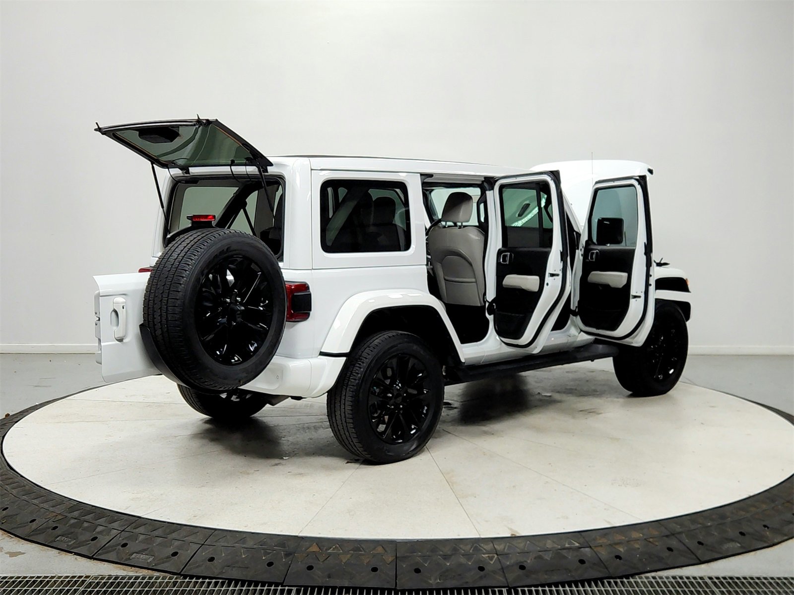 Used 2023 Jeep Wrangler Altitude image 15