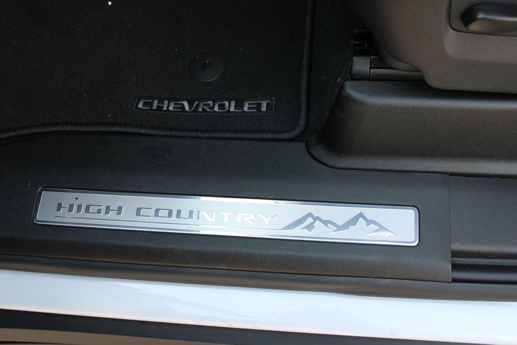 New 2026 Chevrolet Suburban High Country image 25