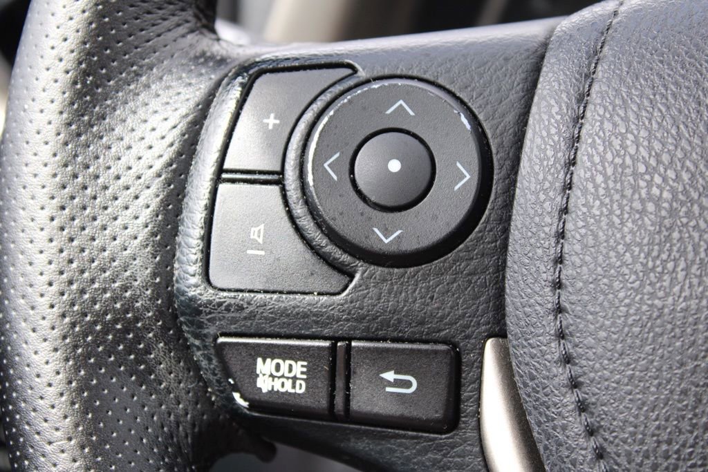 Used 2015 Toyota RAV4 LE image 23