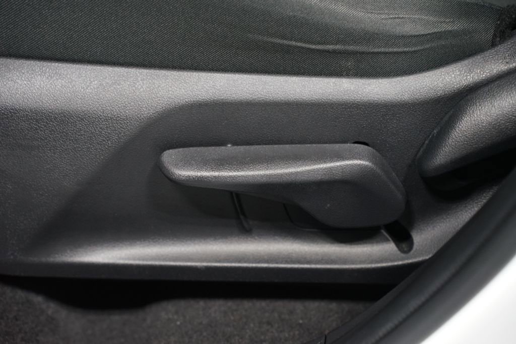 Used 2022 Toyota RAV4 LE image 30