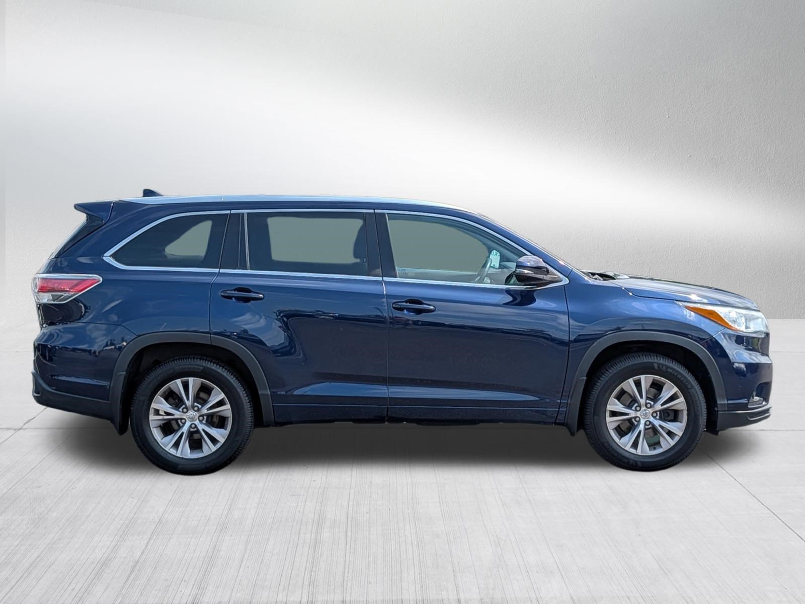 Used 2015 Toyota Highlander XLE AWD/4WD image 2