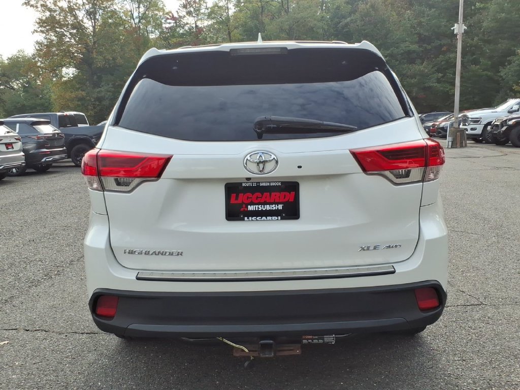 Used 2018 Toyota Highlander XLE w/ Protection Package #3 AWD/4WD image 5