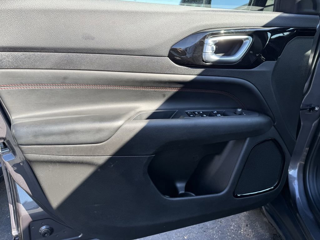 Used 2024 Jeep Compass Trailhawk AWD/4WD image 13