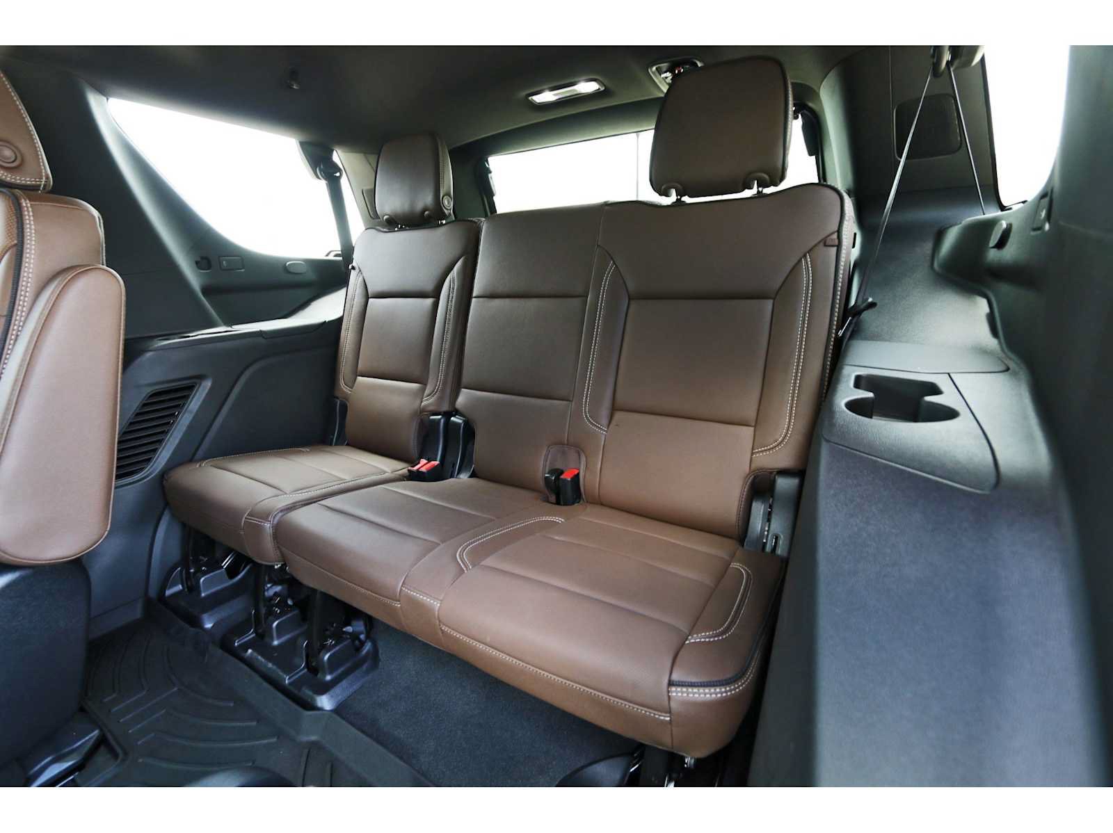 Used 2025 Chevrolet Tahoe High Country AWD/4WD image 14