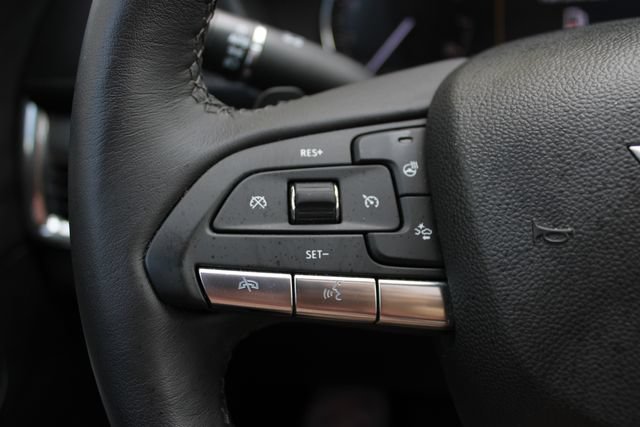 Used 2022 Cadillac XT4 Premium Luxury w/ Enhanced Visibility Package AWD/4WD image 9