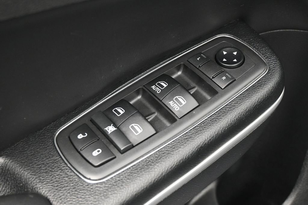 Used 2018 Chrysler 300 S w/ 300S Premium Group RWD image 14