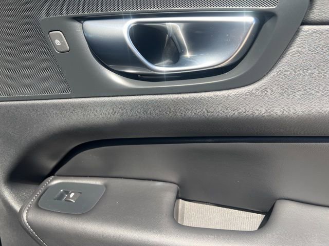 Used 2025 Volvo XC60 B5 Core image 29