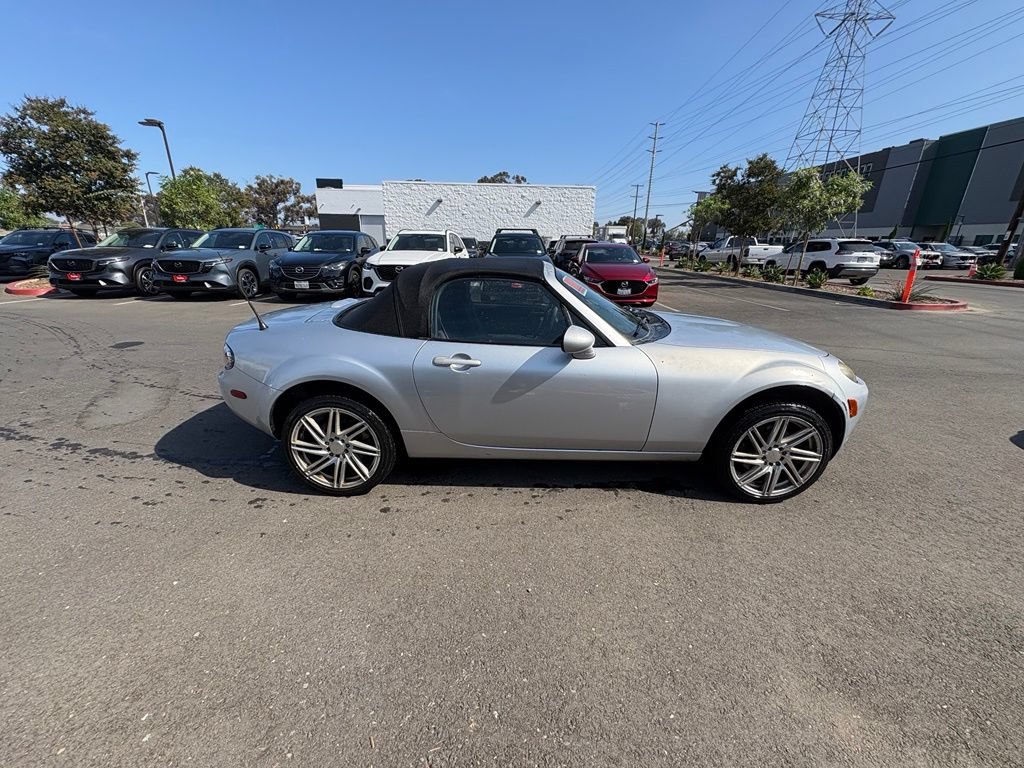 Used 2006 MAZDA MX-5 Miata Sport RWD image 6