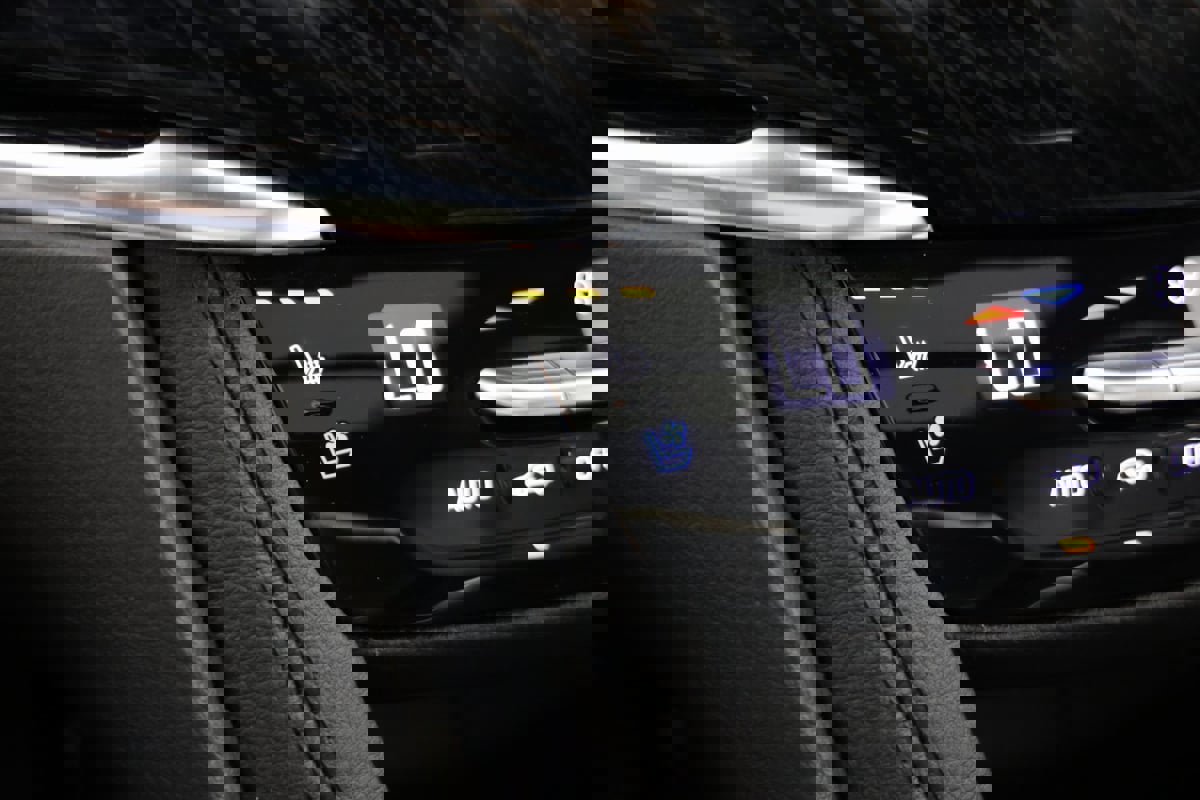 Used 2025 Cadillac XT6 Premium Luxury image 9